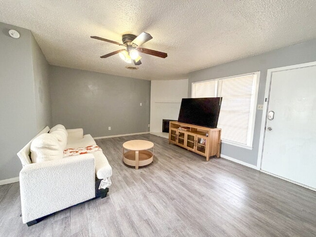 Building Photo - 3-Bedroom, Near Loop 289 & Marsha Sharp!