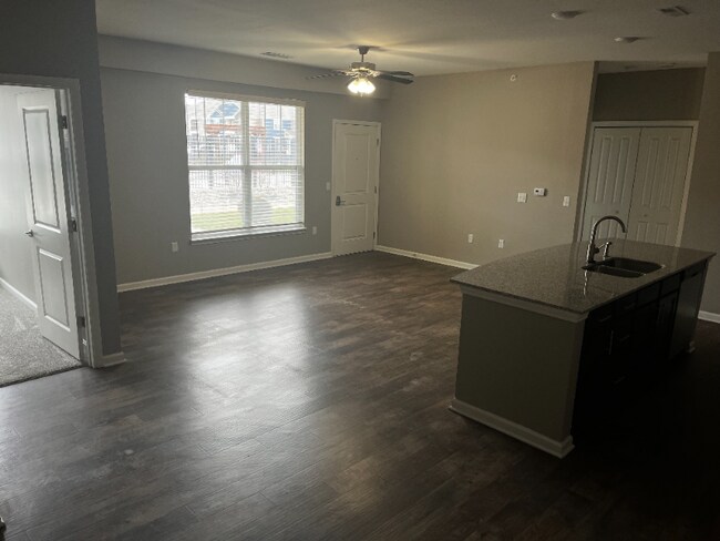 Building Photo - 1401 Park 33 Blvd