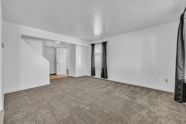 Foto del edificio - 3 Bedroom 2 Bathroom Home in Saratoga Springs!!