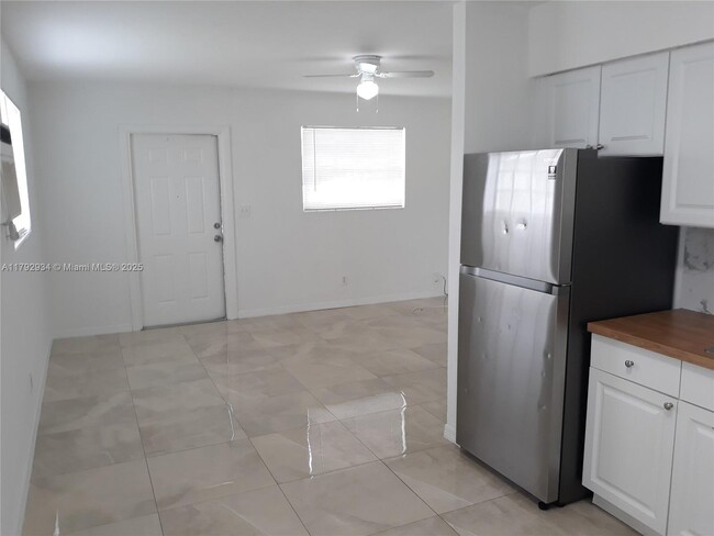 Foto del edificio - 605 NW 4th Ct