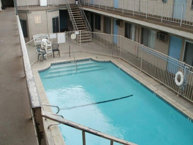 Foto del edificio - 0.0 bedroom in Los Angeles California 91343
