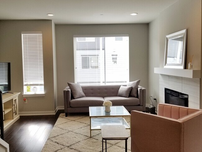 Foto del edificio - GORGEOUS Edmonds 2 Bedroom Primary Suites - CLOSE TO EVERYTHING