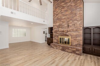 Building Photo - 861 Vegas Valley Dr