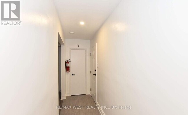 Photo du bâtiment - 168 Strathnairn Ave