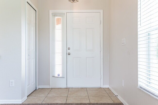 Foto del edificio - 2511 Bobby Lee Ln