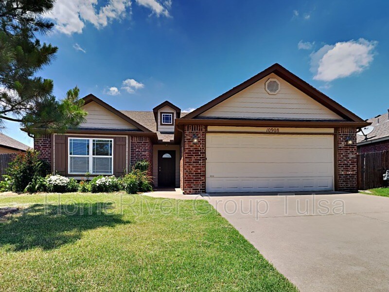 Primary Photo - 10908 N 149th E Ave