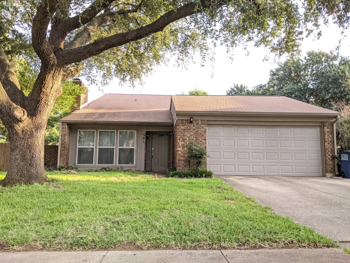 501 Tarragon Ln, Euless, TX 76039 House Rental in Euless, TX
