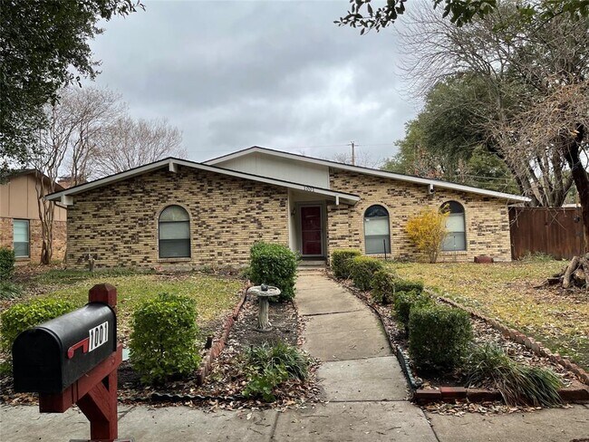 Building Photo - 1001 Mossvine Dr