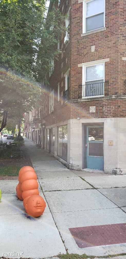 Building Photo - 910 Lyman Ave