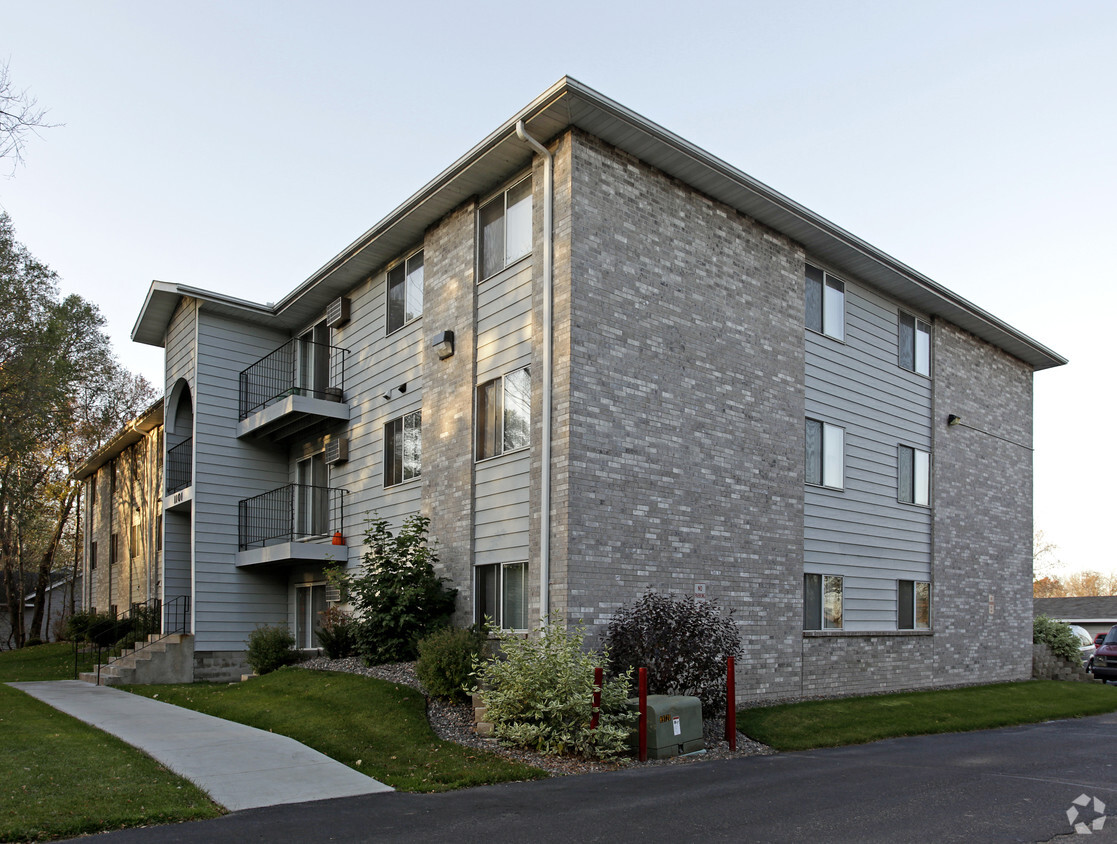 Primary Photo - Gray Gable Apartments