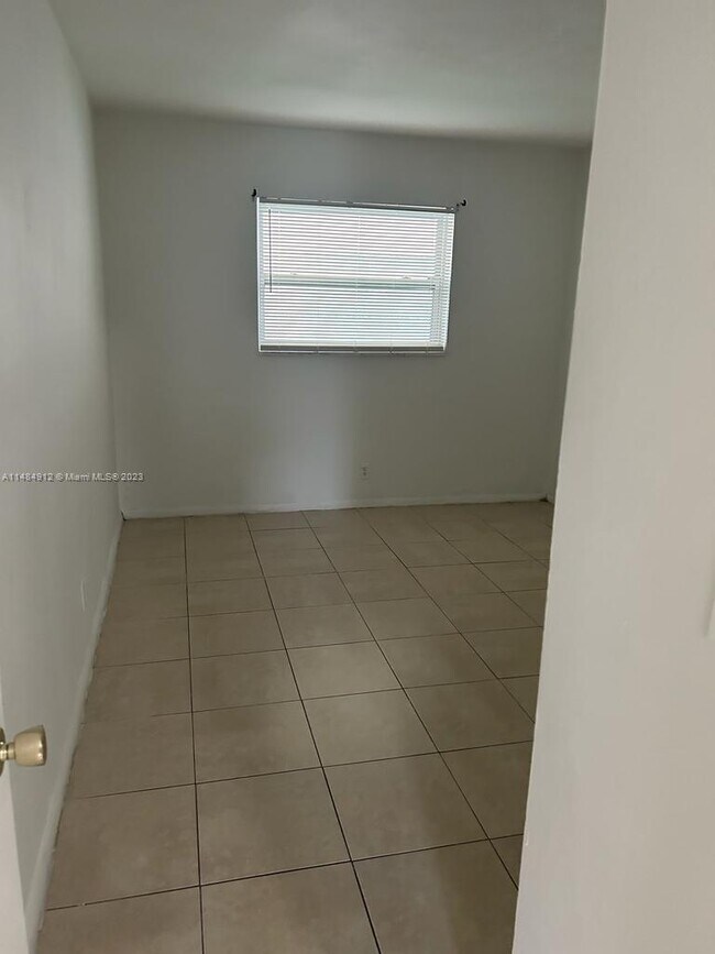 Foto del edificio - 230 NE 40th St