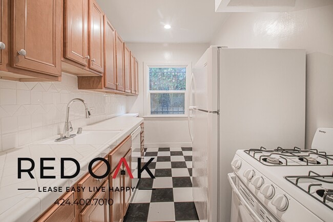 Foto del edificio - 1818 Whitley Ave