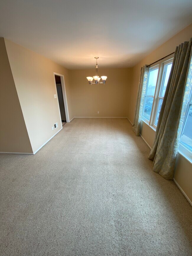 Dining room - 258 Canterbury Ave