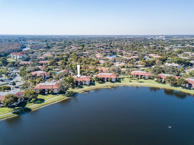 Foto del edificio - 2738 Carambola Cir S