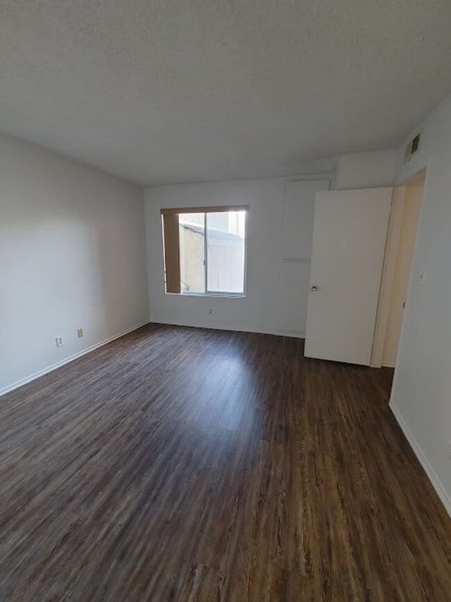 Building Photo - U{COMMING - PEACEFUL 2BD/2BA CONDO NEAR TH...