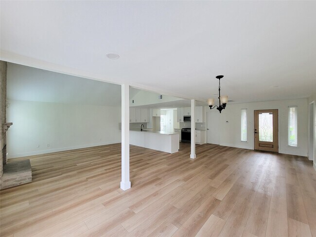 Building Photo - 8103 Wind Forest Dr