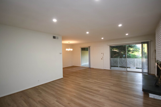 Foto del edificio - 523 S Hudson Ave