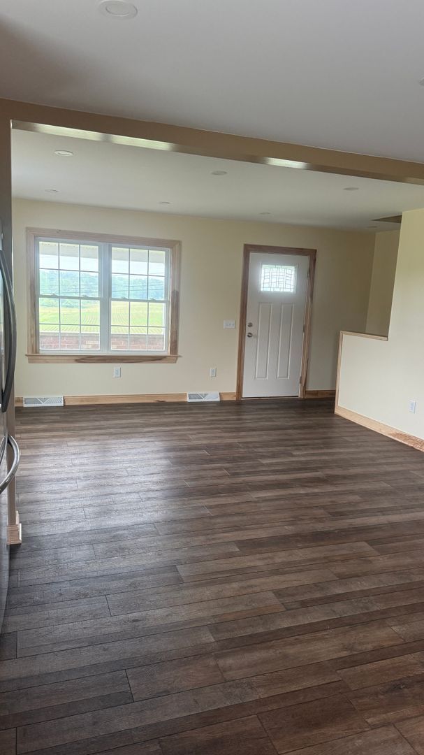 Foto del edificio - BRAND new 3 bedroom 1.5 bath LAUREL SCHOOL Ready now!