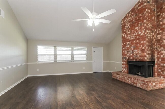 Foto del edificio - 3818 Rosemont Dr