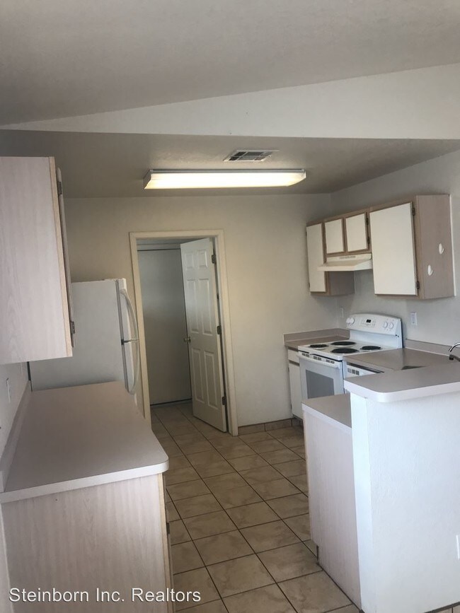 Building Photo - 3165 Posada Ct
