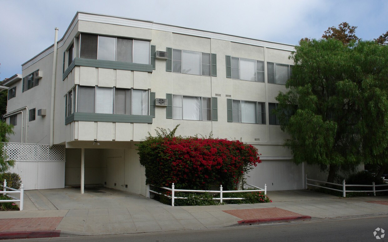 Foto del edificio - 1673 Malcolm Ave