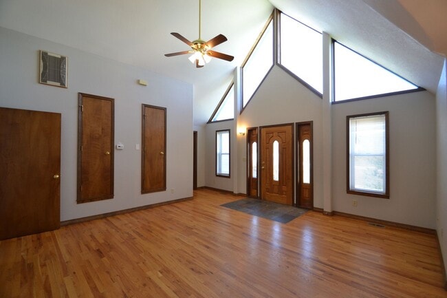 Building Photo - Ranch with Unfinished Basement in D20 with...