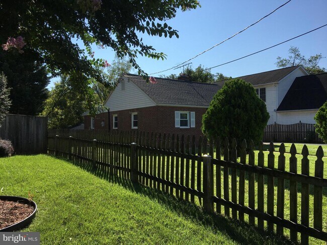 Building Photo - 2355 Conifer Ln
