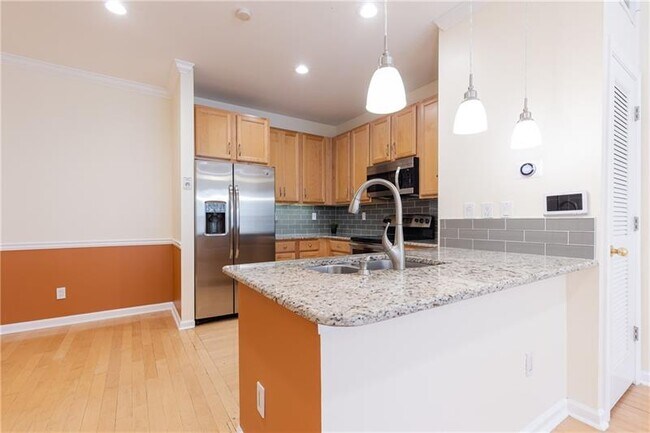 Building Photo - 375 Highland Ave NE