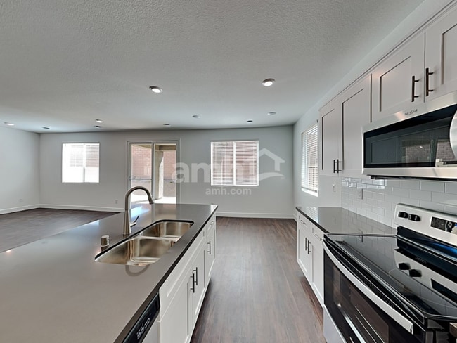 Building Photo - 8927 Tiger Tooth Ave