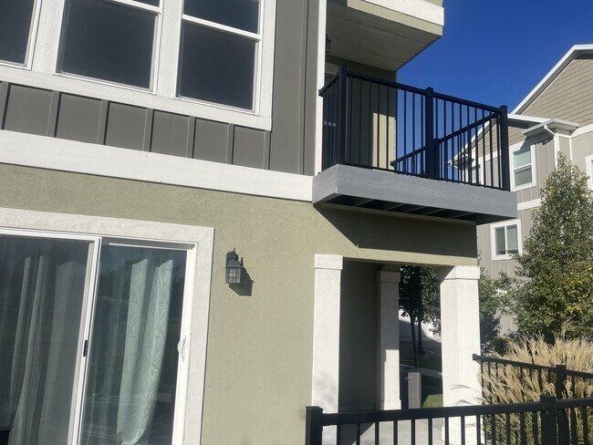 Foto del edificio - 3855 Gartmore Ln