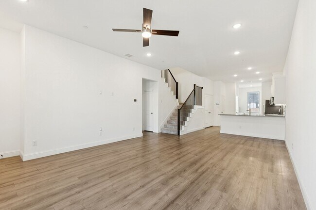 Foto del edificio - 7143 Buchanan Dr