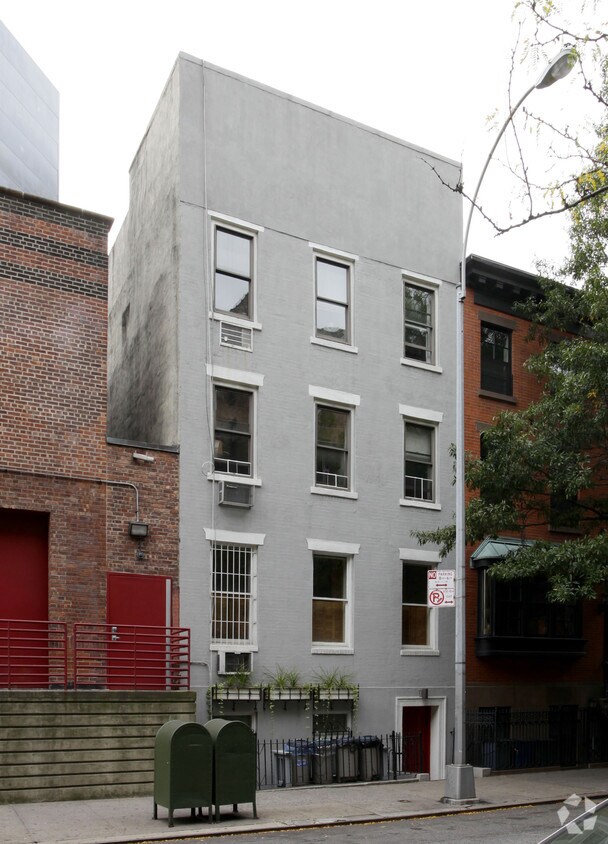 Primary Photo - 306 W 19th St