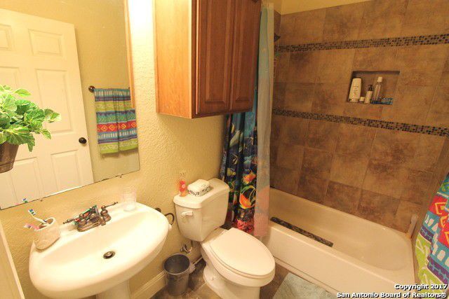 Building Photo - Pine St.