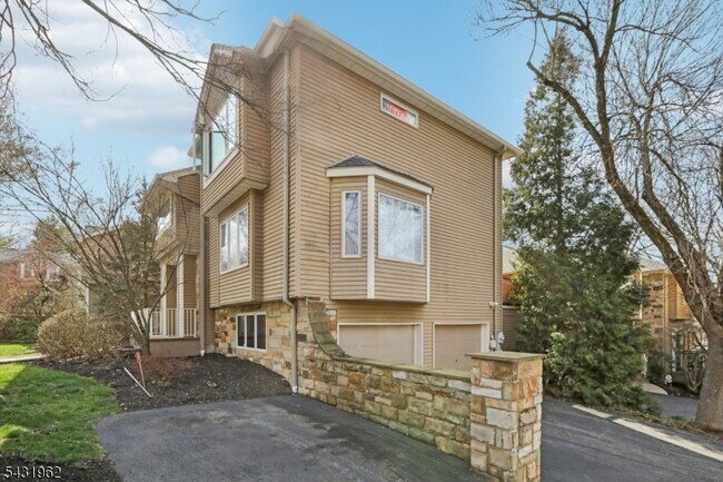Building Photo - 210 Clarken Dr