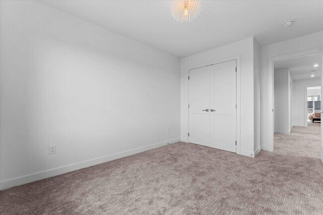 Photo du bâtiment - 1812 155 Ave NW