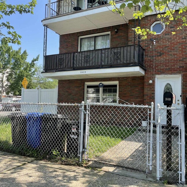 Building Photo - 340 Mercer Loop