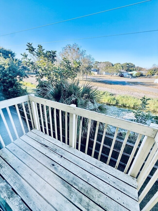 Building Photo - Low-Maintenance 2 Bedroom Condo with Modern Comforts