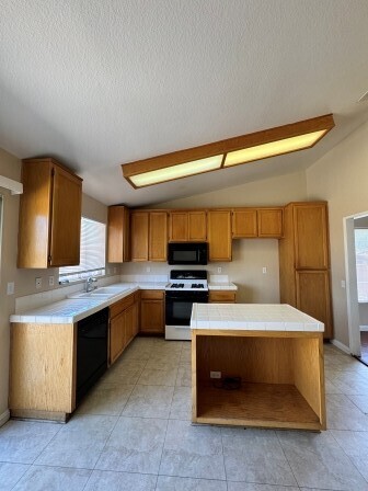Foto del edificio - Nice Home in convenient location near ever...