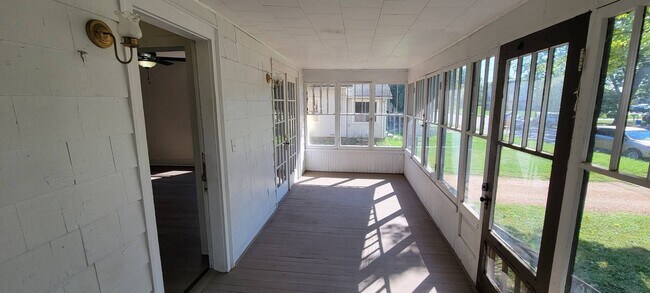 Building Photo - 1010 3rd Ave