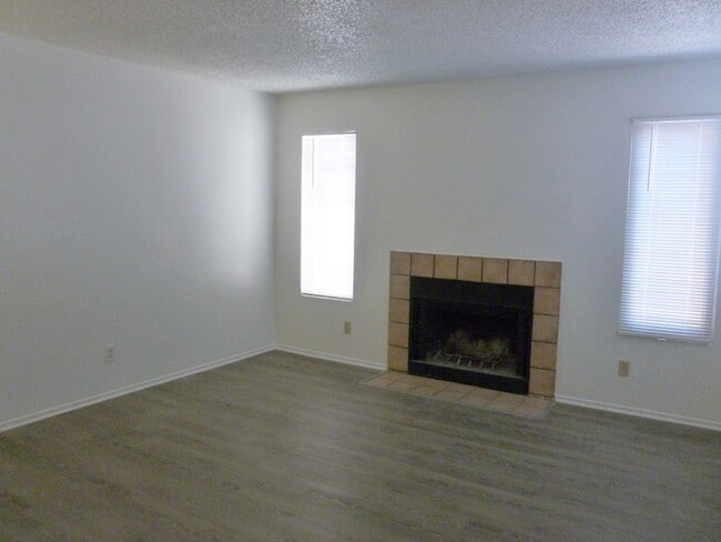 Building Photo - 2695 Jennydiane Dr