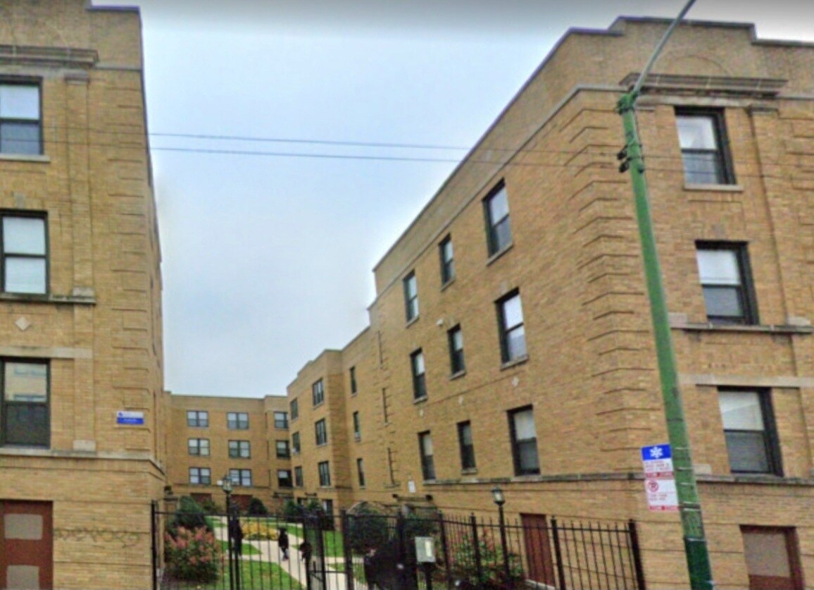 Foto principal - 2753 N Sawyer Ave