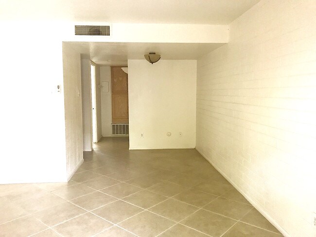 Foto del edificio - 320 E Willetta St