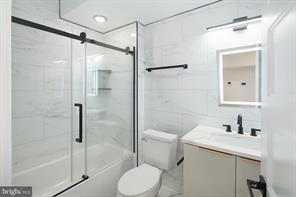 Foto del edificio - 2000 N Front St