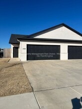 Building Photo - 1736 E Decarsky Ct