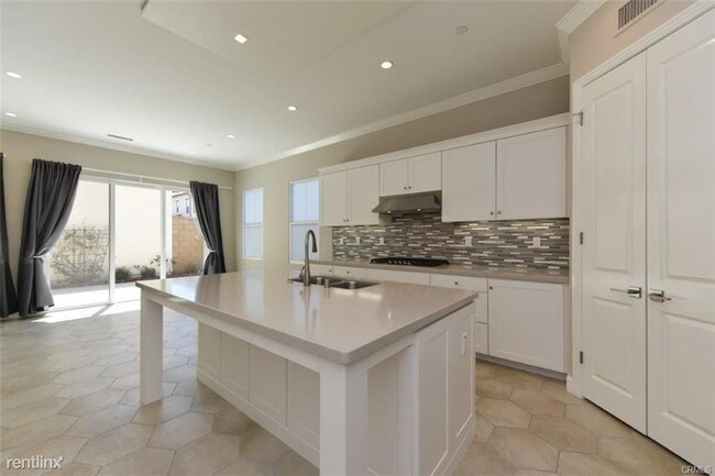 Building Photo - 3 br, 3 bath House - 114 Rotunda