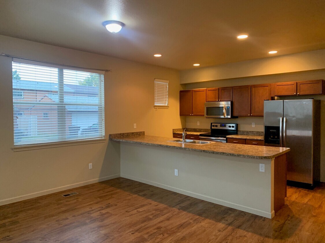 Foto principal - 3025 17th Ave W