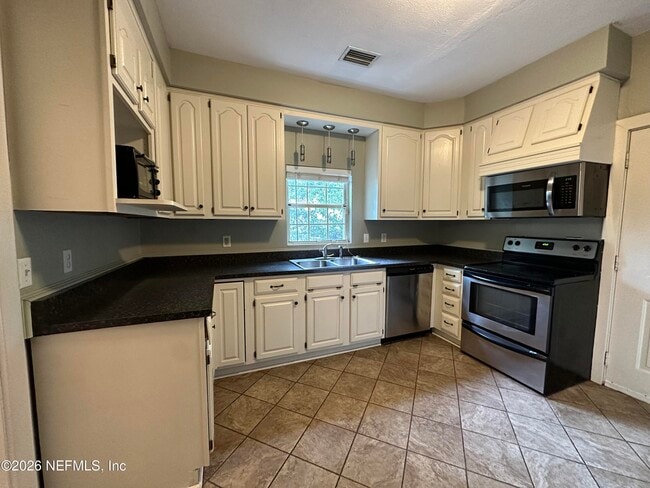 Building Photo - 3867 Herschel St