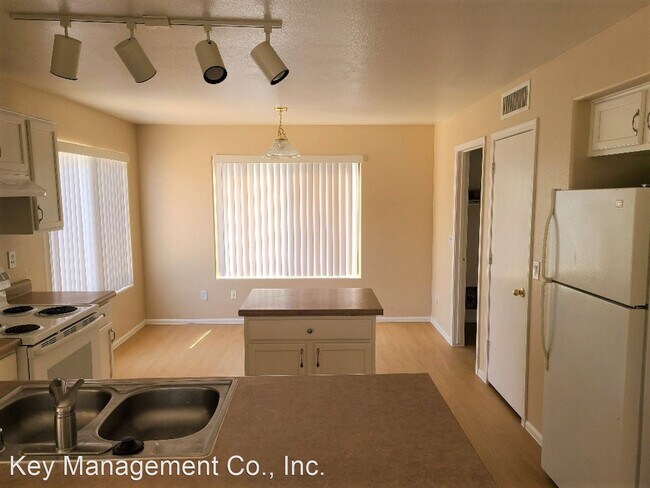 Building Photo - 4 br, 2.5 bath House - 12529 W. Reade Ave.