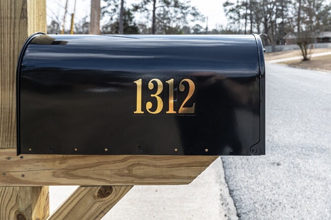 Building Photo - Newly Renovated 4BR/2BA Home with Large Yard + Storage Shed | Flexible Kitchen Island