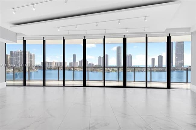 Foto del edificio - 5500 Island Estates Dr